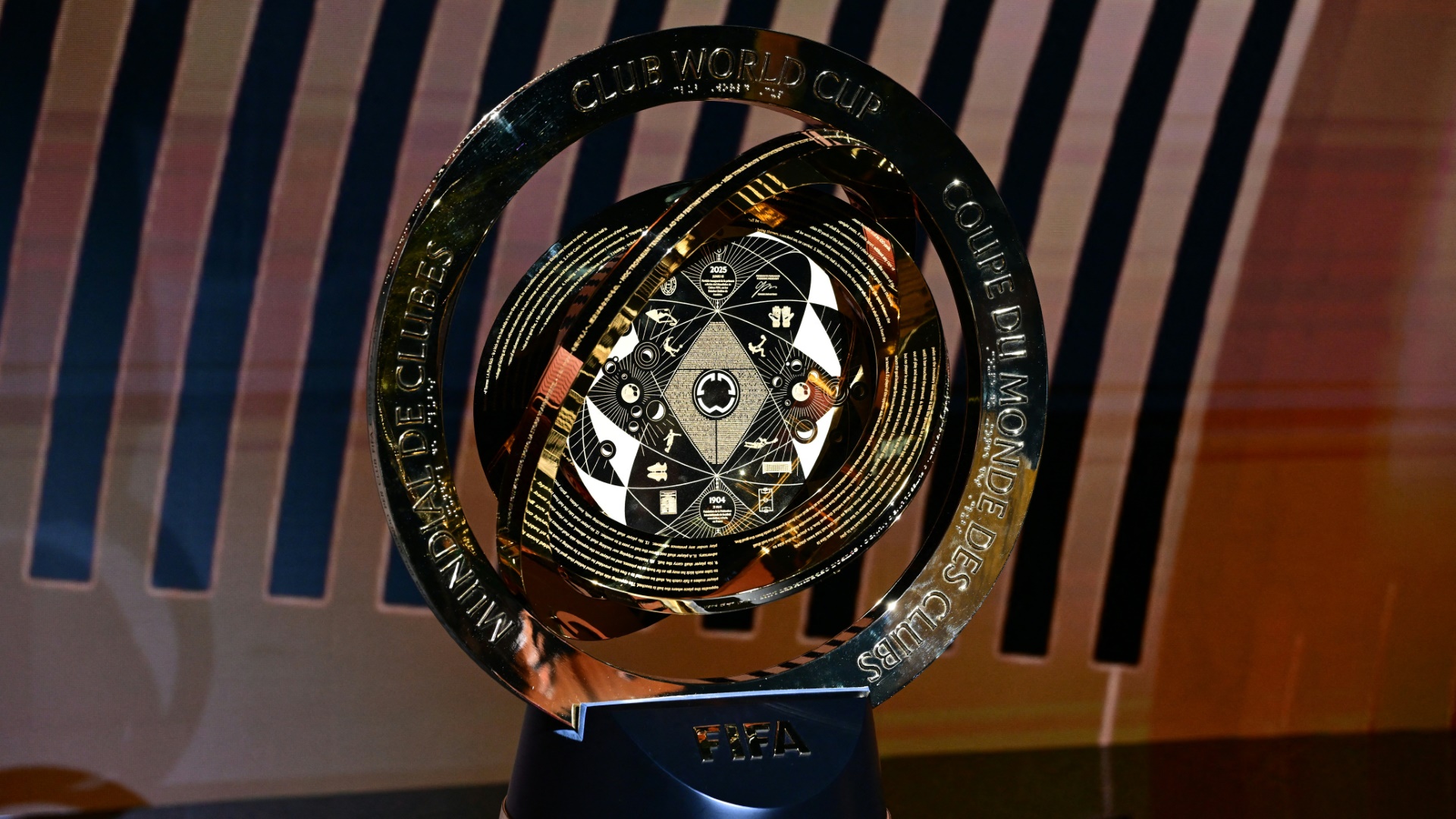 Die Trophäe der Klub-WM Die Trophäe der Klub-WM