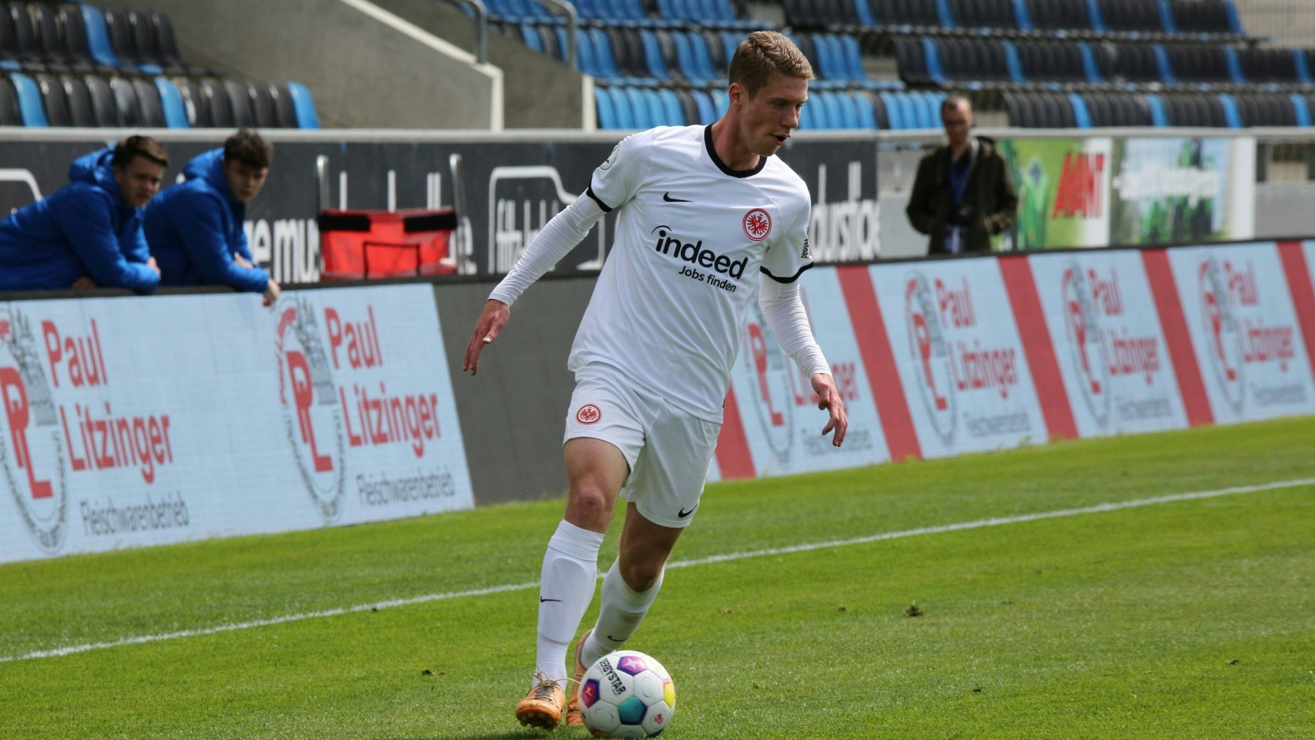 Liên kết với Eintracht: Elias Baum