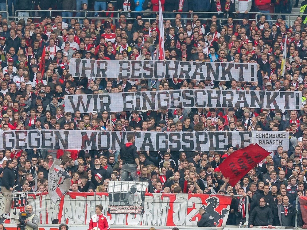 VfB-Fans protestieren gegen das Montagsspiel