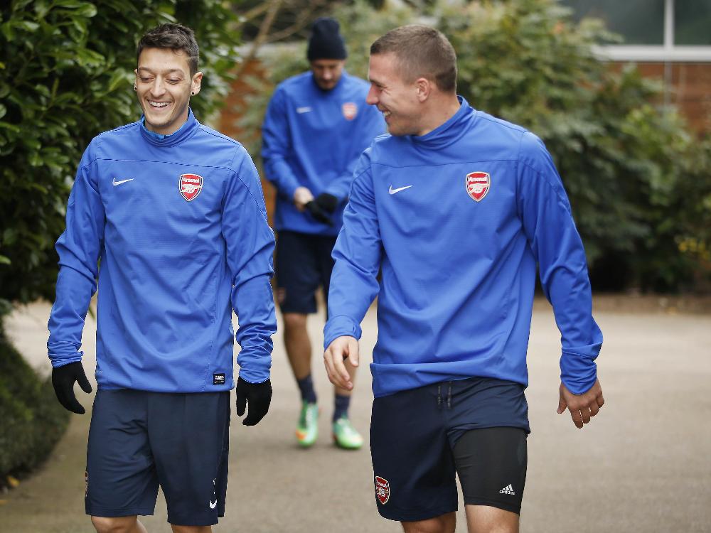 Özil und Podolski treten beim Spiel für den Frieden an Özil und Podolski treten beim Spiel für den Frieden an