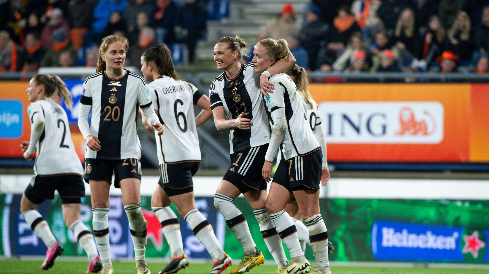 Die DFB-Frauen treffen in Aachen auf Island
