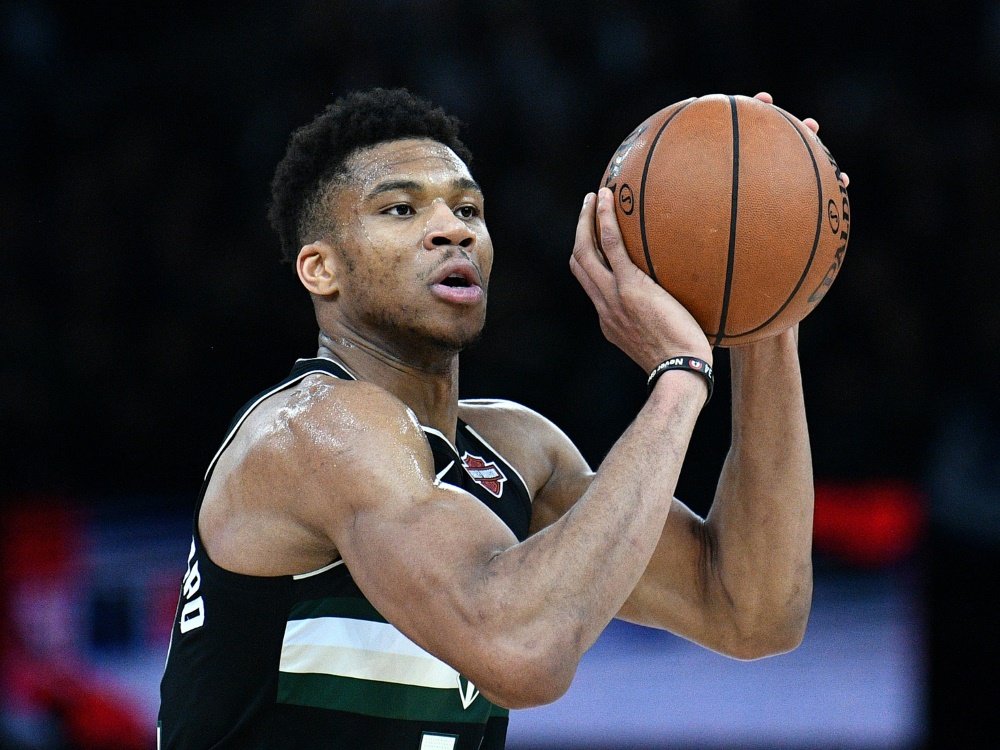 Giannis Antetokounmpo engagiert sich für sein Heimatland Giannis Antetokounmpo engagiert sich für sein Heimatland