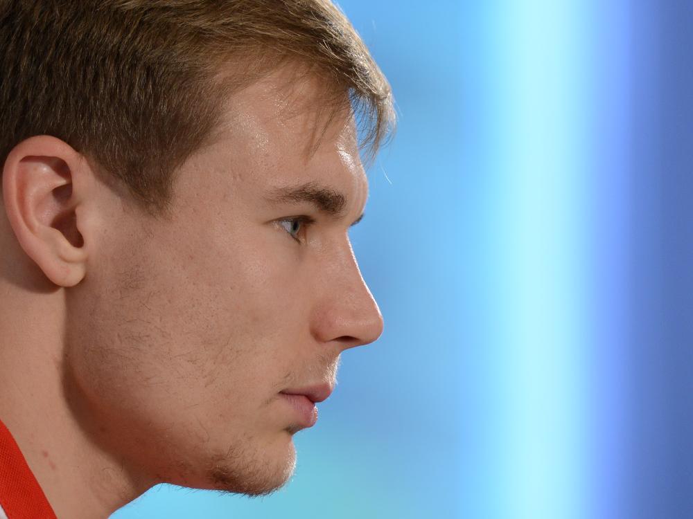 Badstuber absolviert Laufeinheit auf Rasen