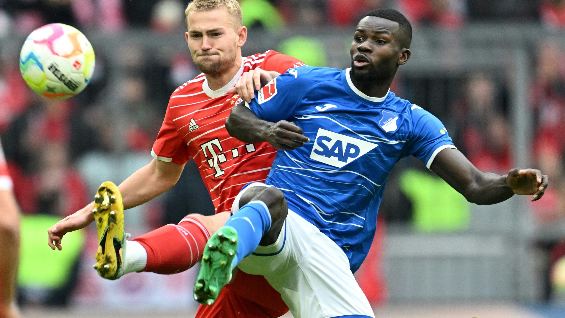 Stanley Nsoki (r.) wurde für zwei Spiele gesperrt Stanley Nsoki (r.) wurde für zwei Spiele gesperrt