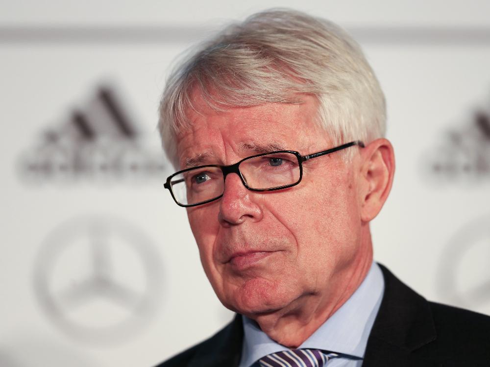 Reinhard Rauball fordert den Rücktritt von Blatter