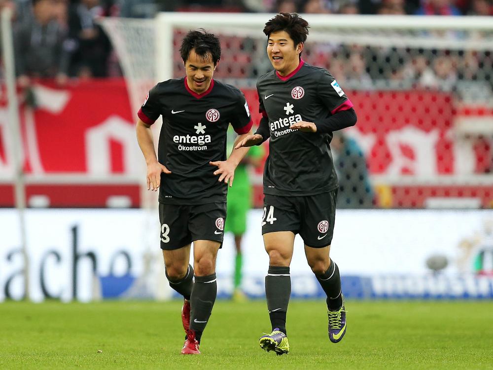 Siegtreffer durch Shinji Okazaki (l.) Siegtreffer durch Shinji Okazaki (l.)
