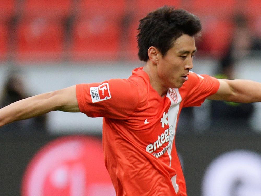 Mainz 05 bangt um den Einsatz von Ja-Cheol Koo Mainz 05 bangt um den Einsatz von Ja-Cheol Koo