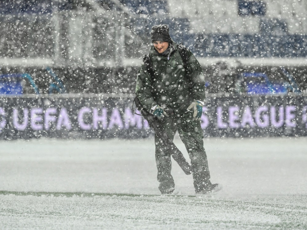 Starker Schneefall zwingt UEFA zur Spielverlegung