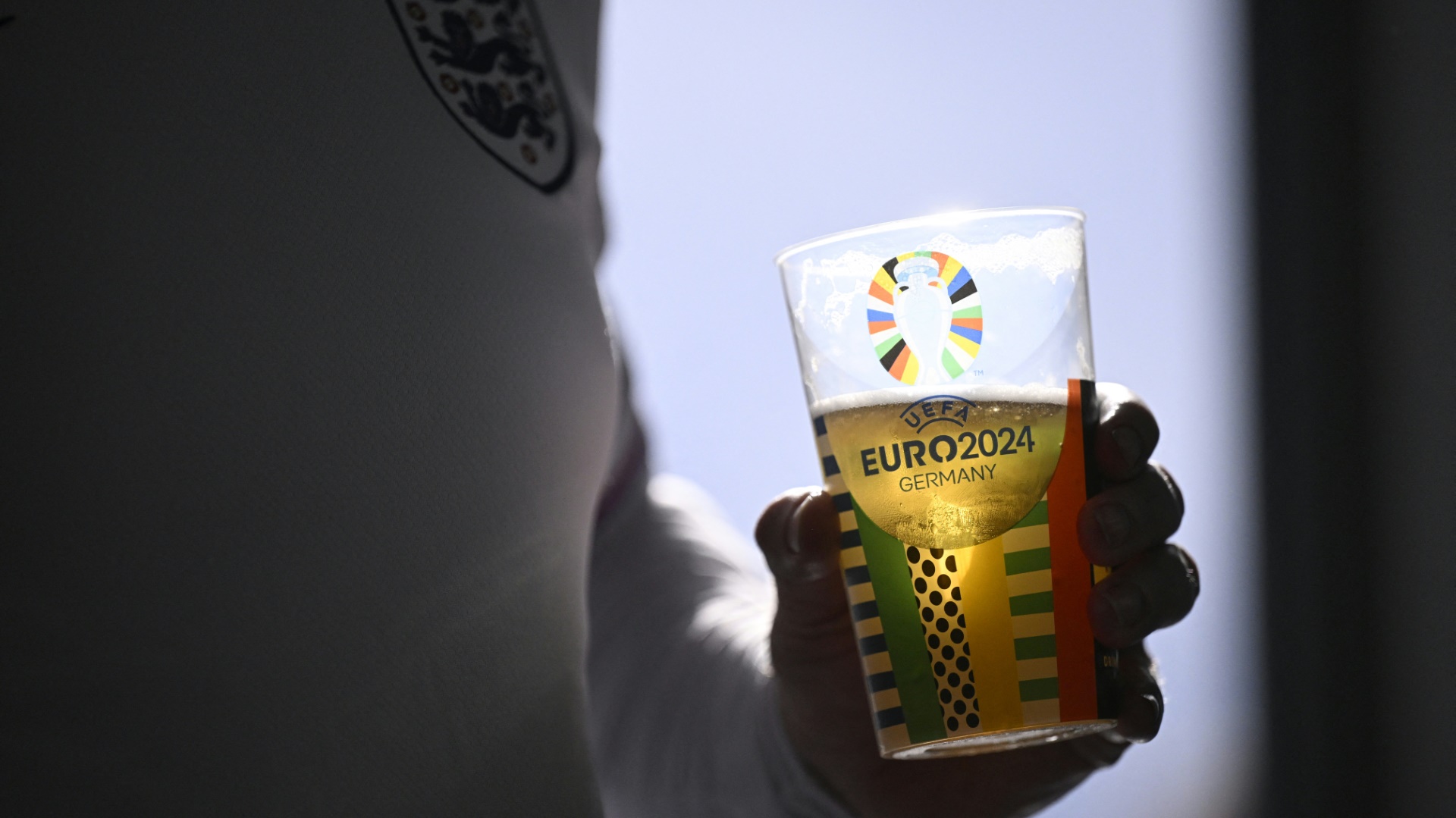 England-erlaubt-Alkohol-beim-Fu-ball-bei-den-Frauen