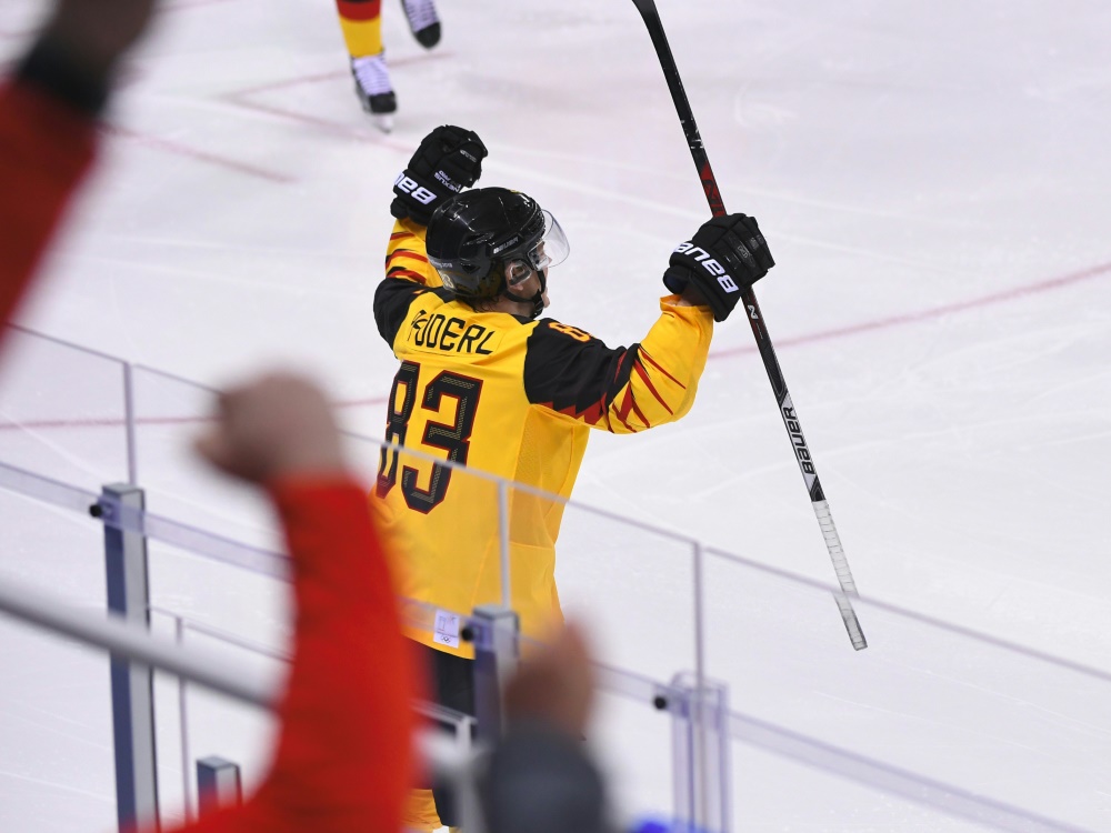 Pföderl wechselt zu den Eisbären Berlin Pföderl wechselt zu den Eisbären Berlin