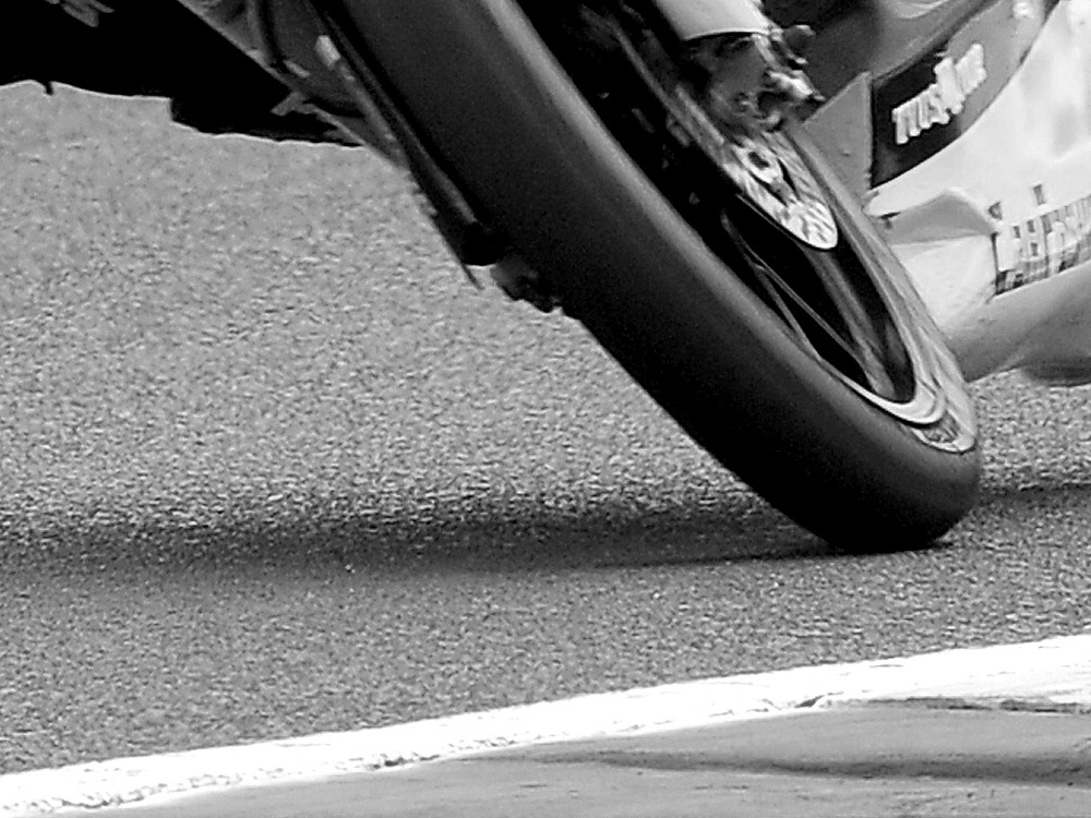 Motorrad-Pilot Dennis Lippert stirbt nach Sturz Motorrad-Pilot Dennis Lippert stirbt nach Sturz