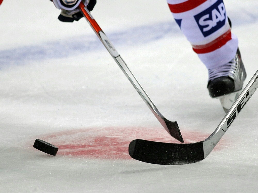 Der KAC Klagenfurt setzte sich nach 120:51 Minuten durch Der KAC Klagenfurt setzte sich nach 120:51 Minuten durch