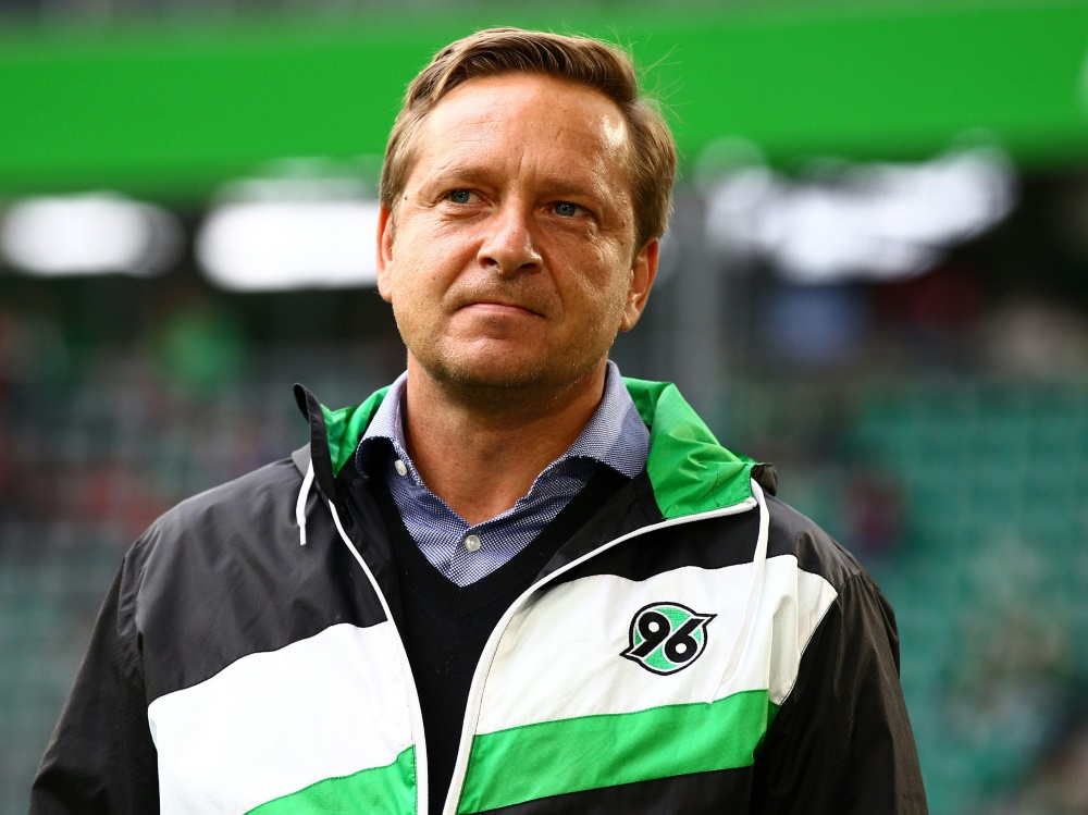 Horst Heldt soll mit dem VfL Wolfsburg in Kontakt stehen