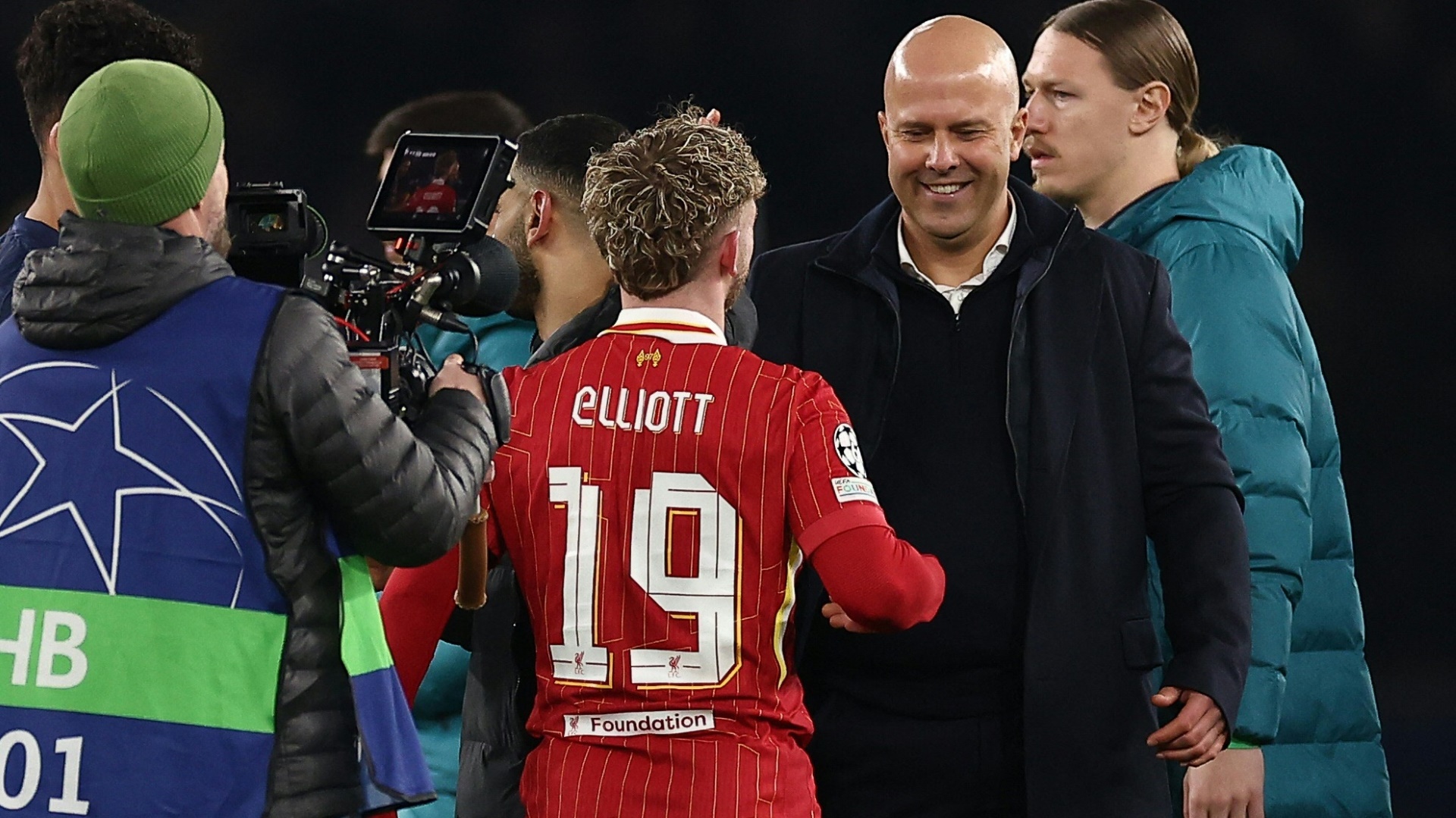 Liverpool-Trainer Slot gratuliert Matchwinner Harvey Elliott Liverpool-Trainer Slot gratuliert Matchwinner Harvey Elliott