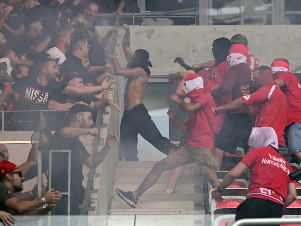 Beim Spiel Nizza gegen Köln kam es zu Ausschreitungen