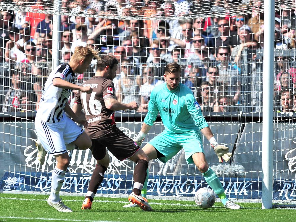 Weiteres Jahr im Tor von St. Pauli: Philipp Heerwagen