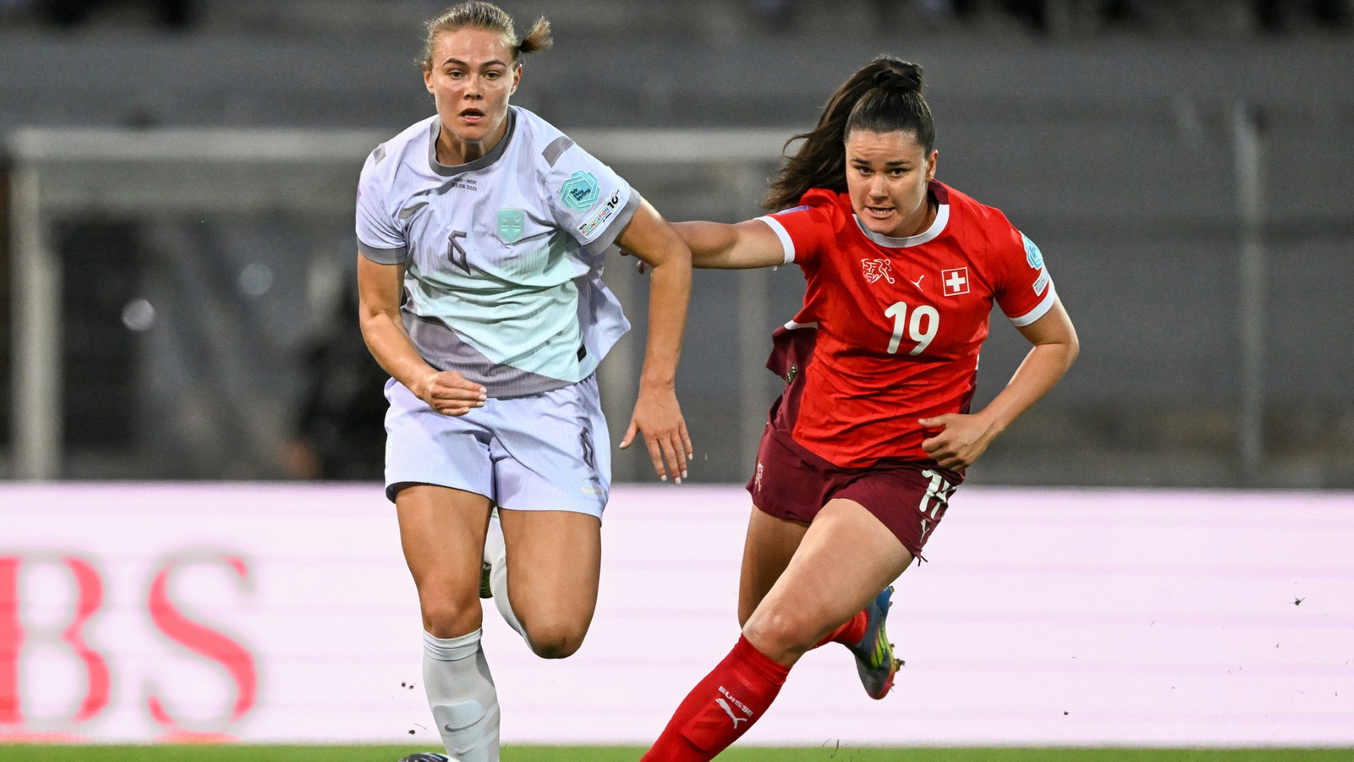 Neuzugang für die Abwehr: Marthine Östenstad (l.) Neuzugang für die Abwehr: Marthine Östenstad (l.)
