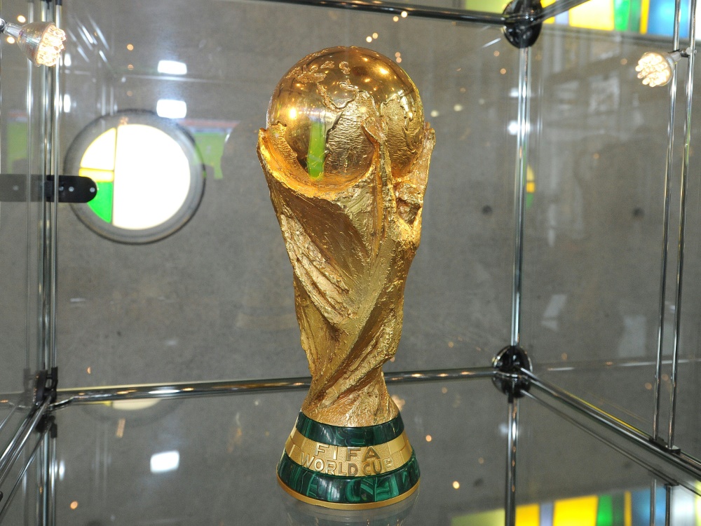 Laut UBS-Bank-Computern holt Deutschland den WM-Pokal