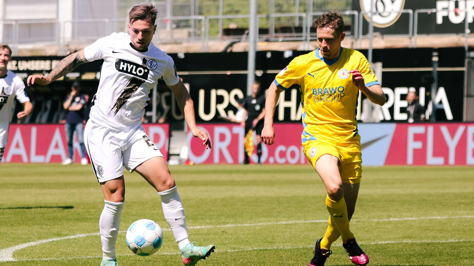Luca Schnellbacher (l.) bleibt bei der SV Elversberg Luca Schnellbacher (l.) bleibt bei der SV Elversberg