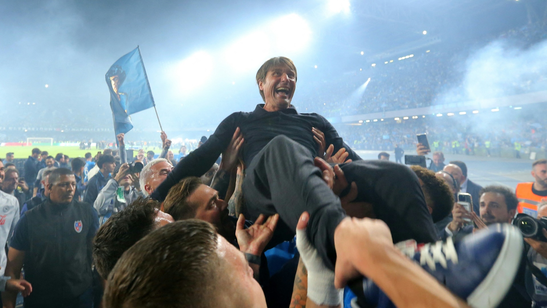 Wird gefeiert: Antonio Conte Wird gefeiert: Antonio Conte