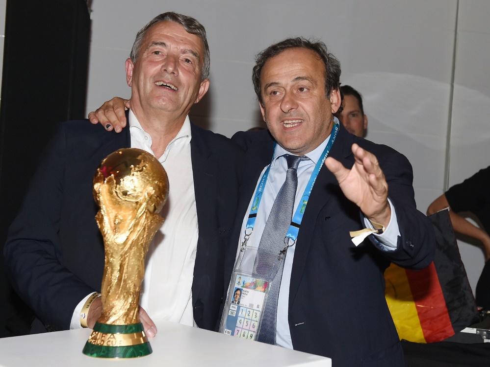 Für Niersbach (l.) ist Platini (r.) FIFA-Wahlfavorit