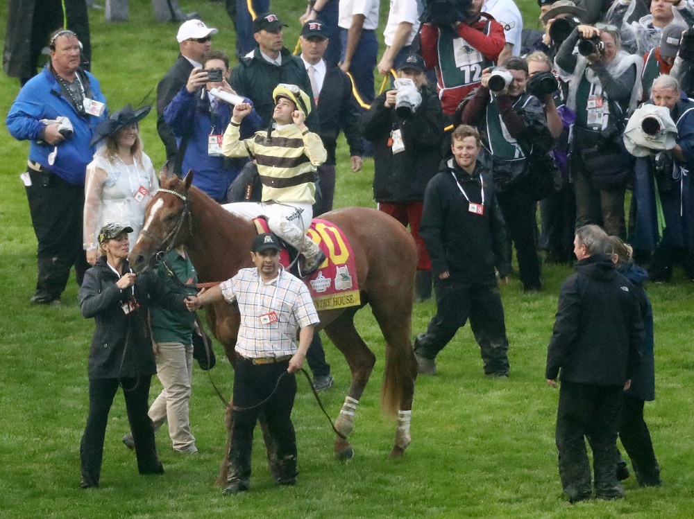 Außenseiter Country House gewinnt Kentucky-Derby Außenseiter Country House gewinnt Kentucky-Derby