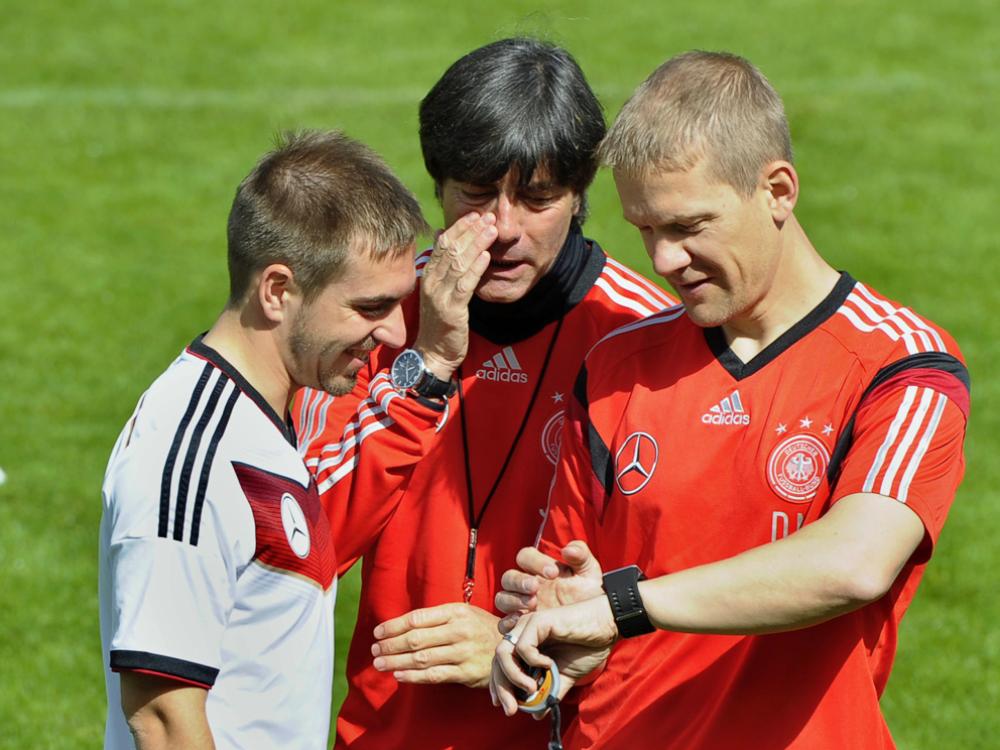 Lahm (l.) startet als Mittelfeldspieler gegen Portugal Lahm (l.) startet als Mittelfeldspieler gegen Portugal