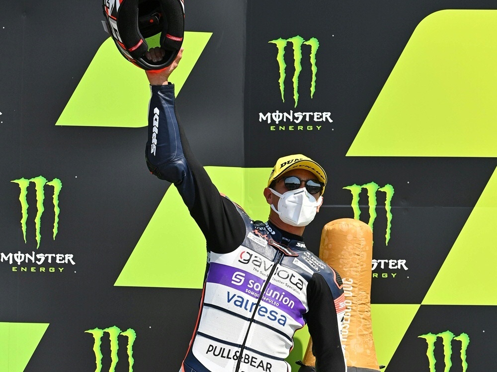 Albert Arenas gewinnt WM-Titel in der Moto3-Klasse Albert Arenas gewinnt WM-Titel in der Moto3-Klasse