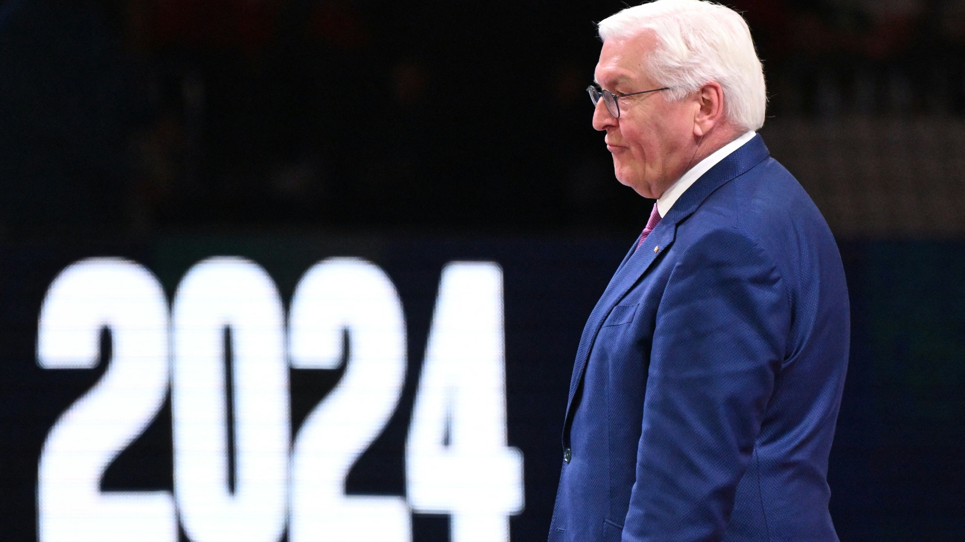 Bundespräsident Frank-Walter Steinmeier hat der DFB-Auswahl eine Stippvisite abgestattet Bundespräsident Frank-Walter Steinmeier hat der DFB-Auswahl eine Stippvisite abgestattet