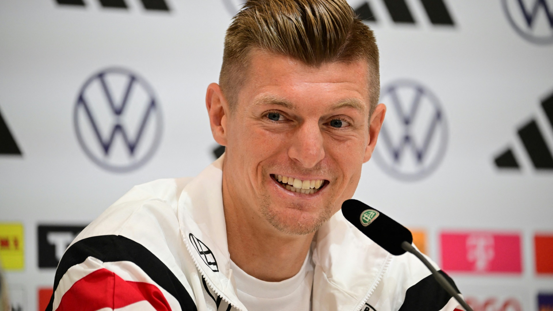 Nationalspieler Toni Kroos hat bei der Heim-EM bisher viel Grund zum Lachen Nationalspieler Toni Kroos hat bei der Heim-EM bisher viel Grund zum Lachen