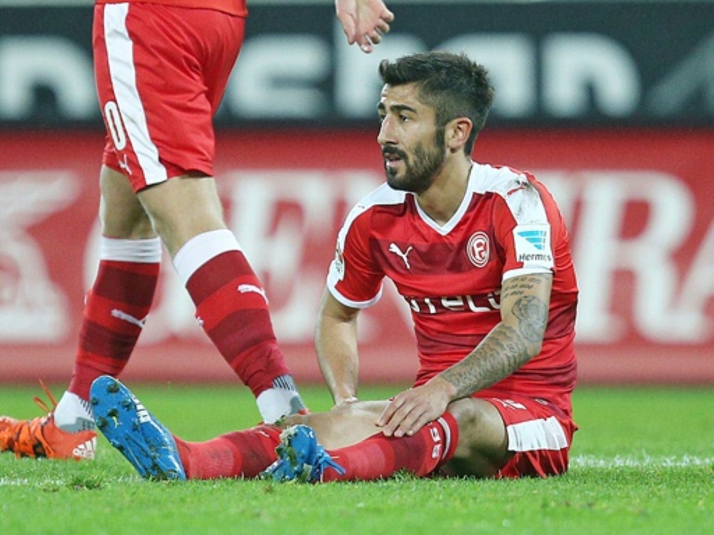 Demirbay soll Schiedsrichter bei einem Mädchenspiel sein Demirbay soll Schiedsrichter bei einem Mädchenspiel sein