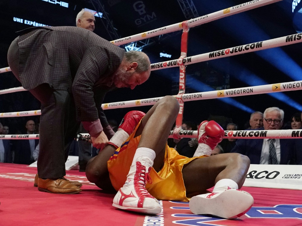 Adonis Stevenson ging gegen Alexander Gwosdyk K.o. Adonis Stevenson ging gegen Alexander Gwosdyk K.o.