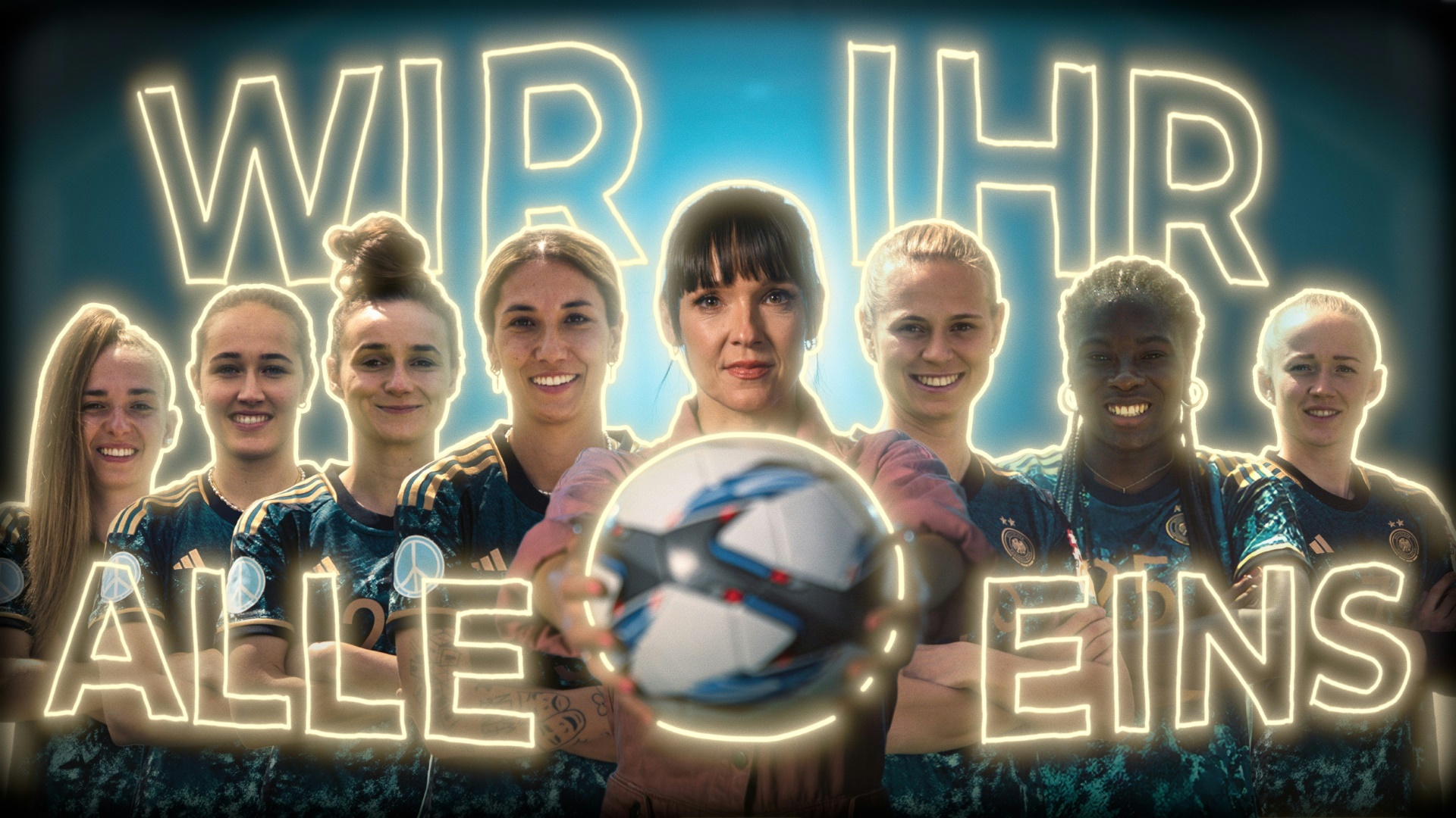 Carolin Kebekus unterstützt die DFB-Frauen mit einem WM-Song