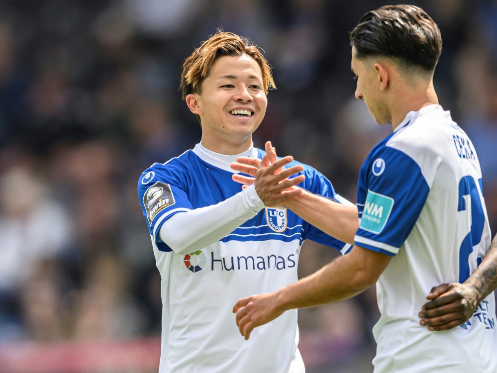 Tatsuya Ito (l.) bleibt beim 1. FC Magdeburg