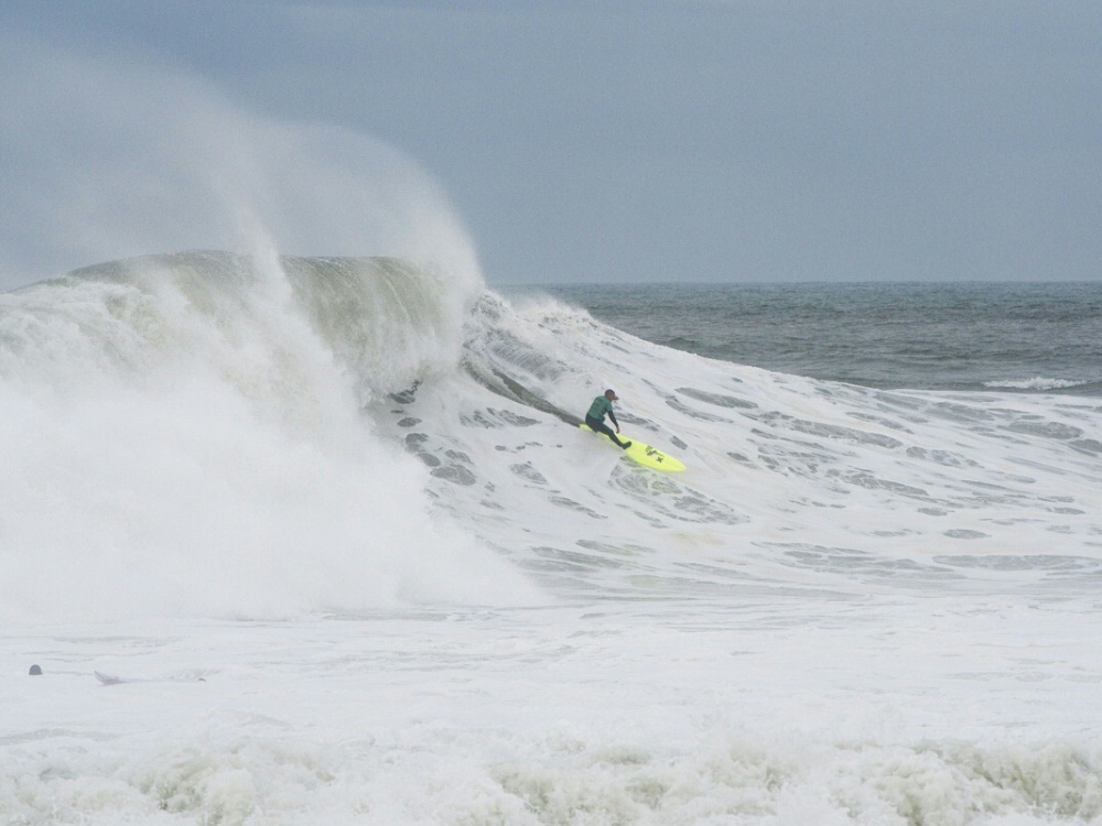 Big-Wave-Surfer Nic von Rupp vor Nazare Big-Wave-Surfer Nic von Rupp vor Nazare