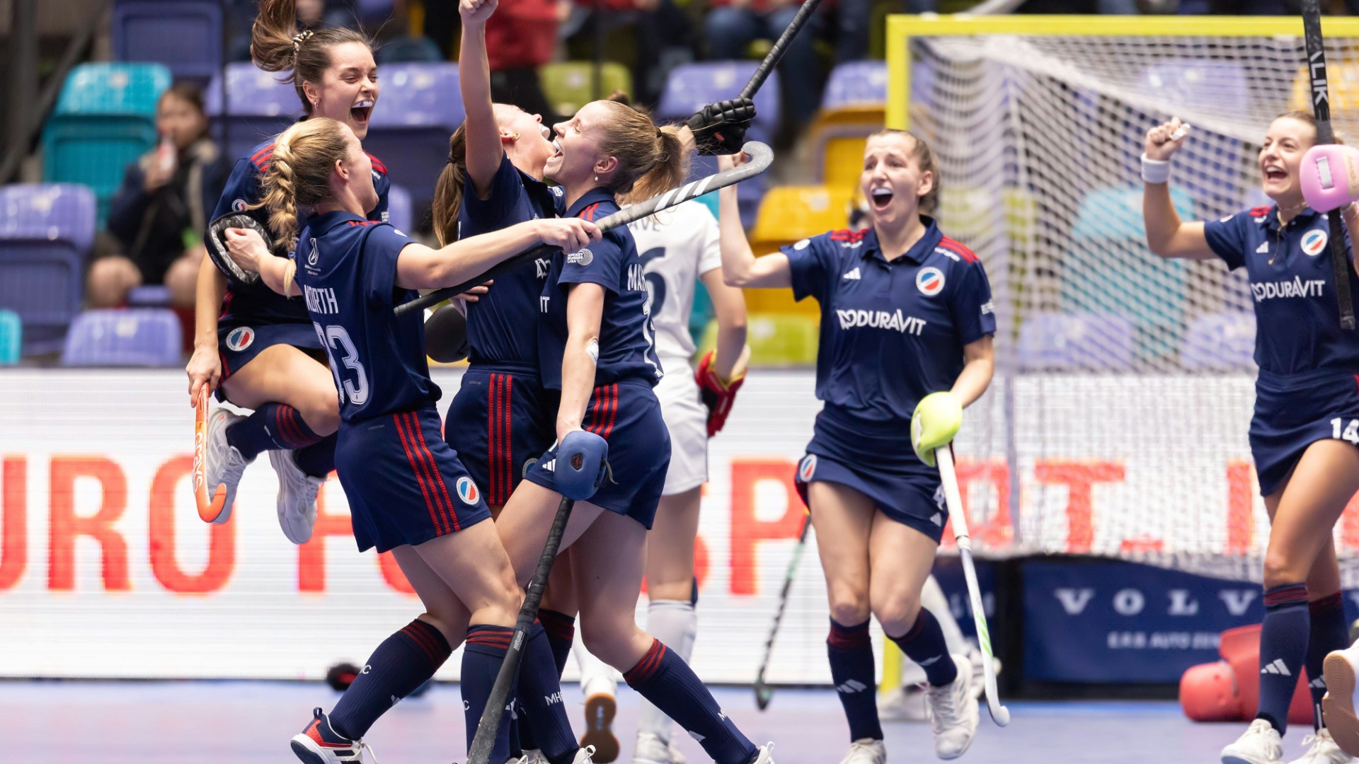 Die MHC-Frauen bejubeln ihren Titel