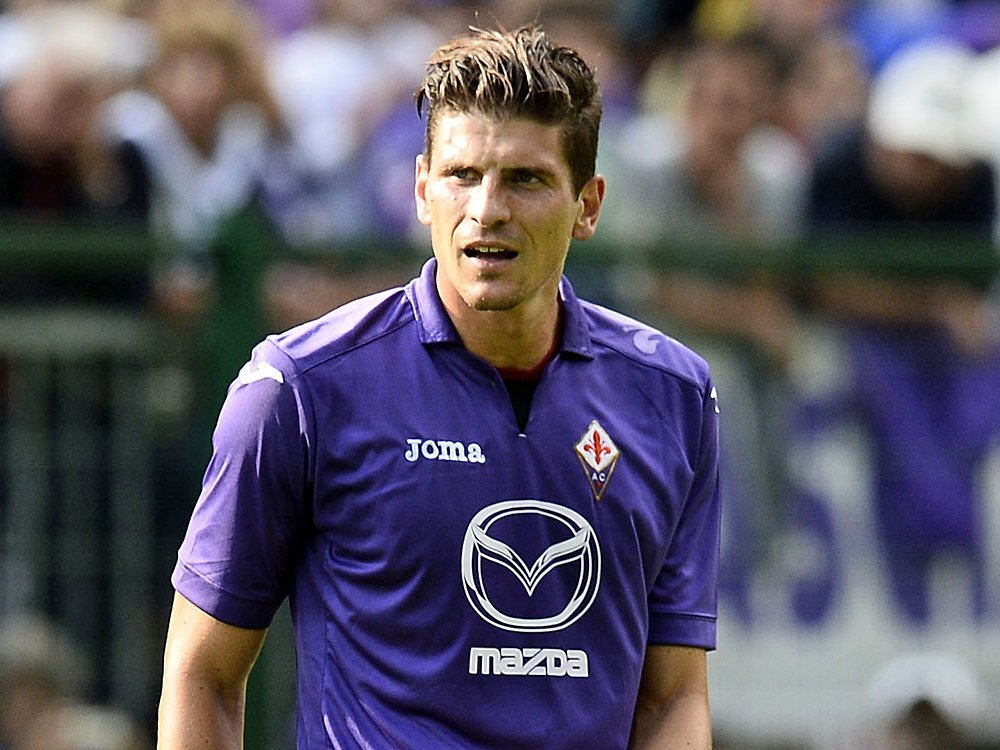 Mario Gomez im Trikot seines neuen Vereins Mario Gomez im Trikot seines neuen Vereins