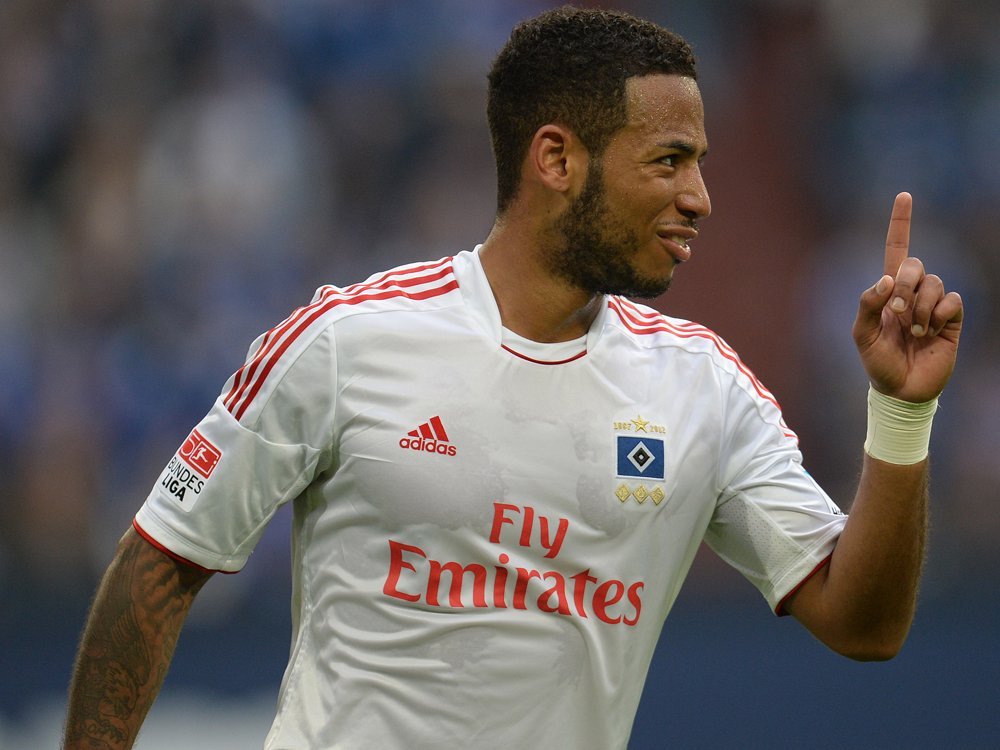 Vor dem Absprung: Dennis Aogo Vor dem Absprung: Dennis Aogo