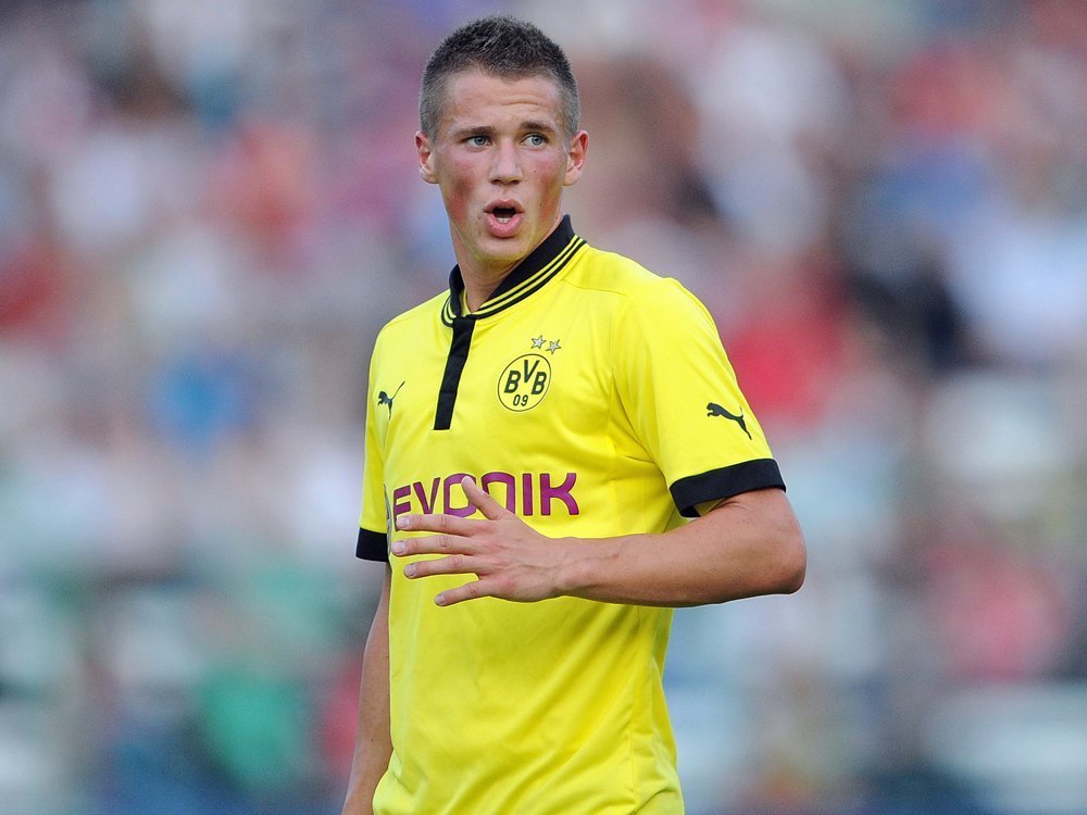 Erik Durm bleibt dem BVB bis 2017 erhalten Erik Durm bleibt dem BVB bis 2017 erhalten