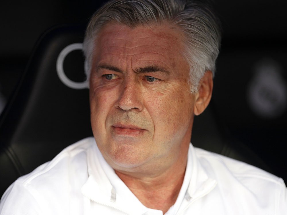 Carlo Ancelotti kritisiert Mesut Özil Carlo Ancelotti kritisiert Mesut Özil