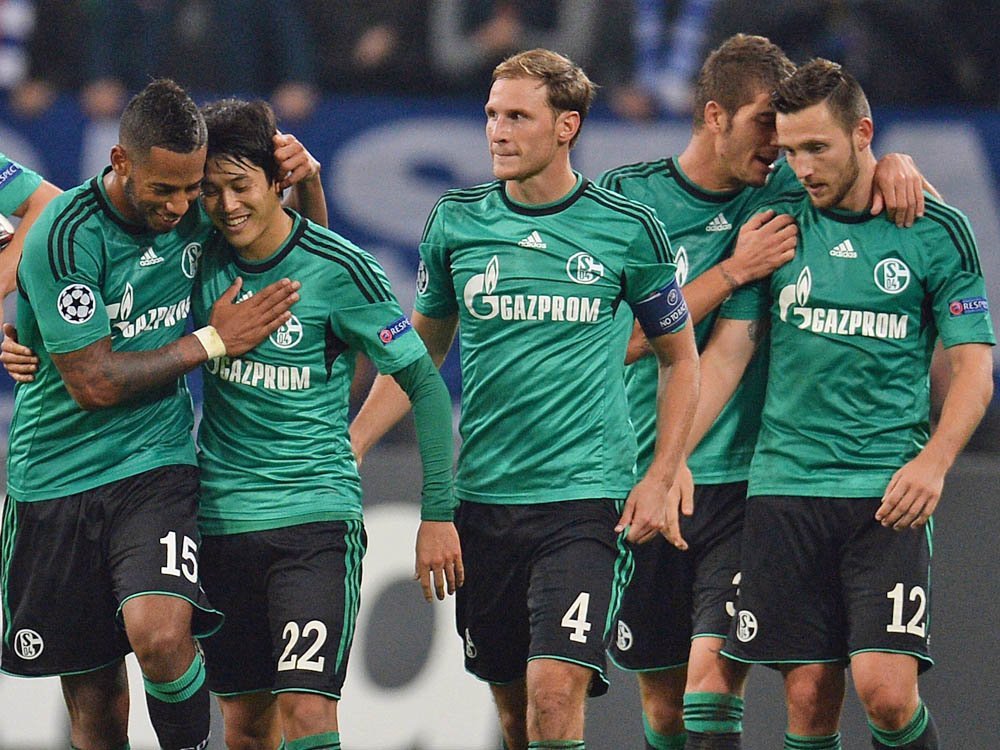 Schalke siegt souverän nach Startschwierigkeiten