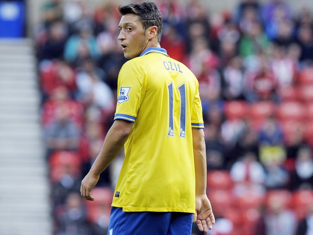 Sein Wechsel sorgt weiter für Schlagzeilen: Özil Sein Wechsel sorgt weiter für Schlagzeilen: Özil