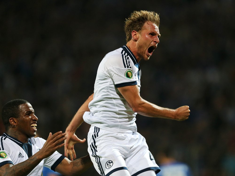 Schalke 04 dank Höwedes-Treffer eine Runde weiter