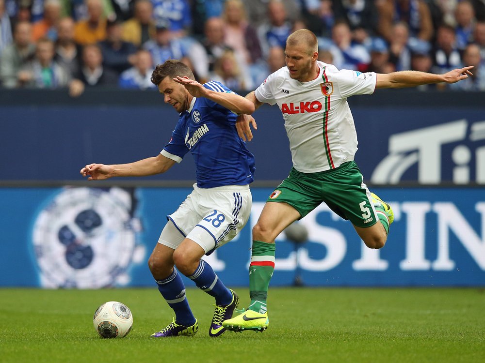 Ragnar Klavan (r.) im Duell mit Adam Szalai (l.)