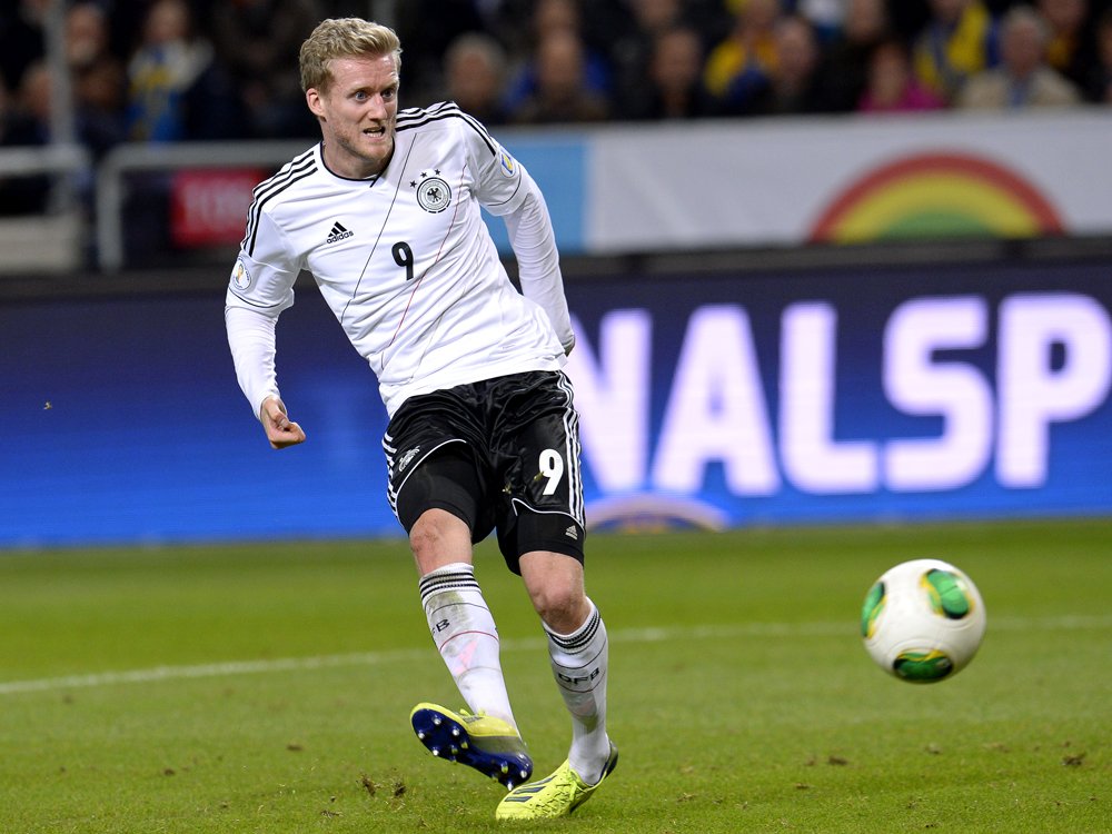 Schürrle kehrt angeschlagen vom DFB-Einsatz zurück Schürrle kehrt angeschlagen vom DFB-Einsatz zurück