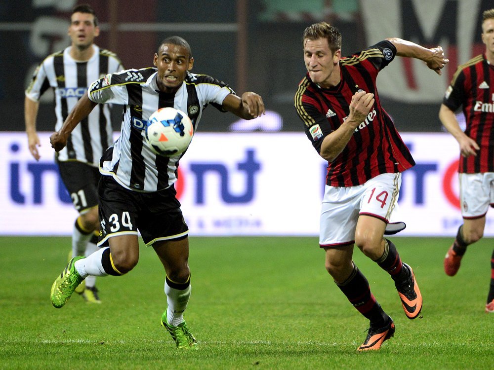 AC Mailand gewinnt gegen Udinese Calcio AC Mailand gewinnt gegen Udinese Calcio