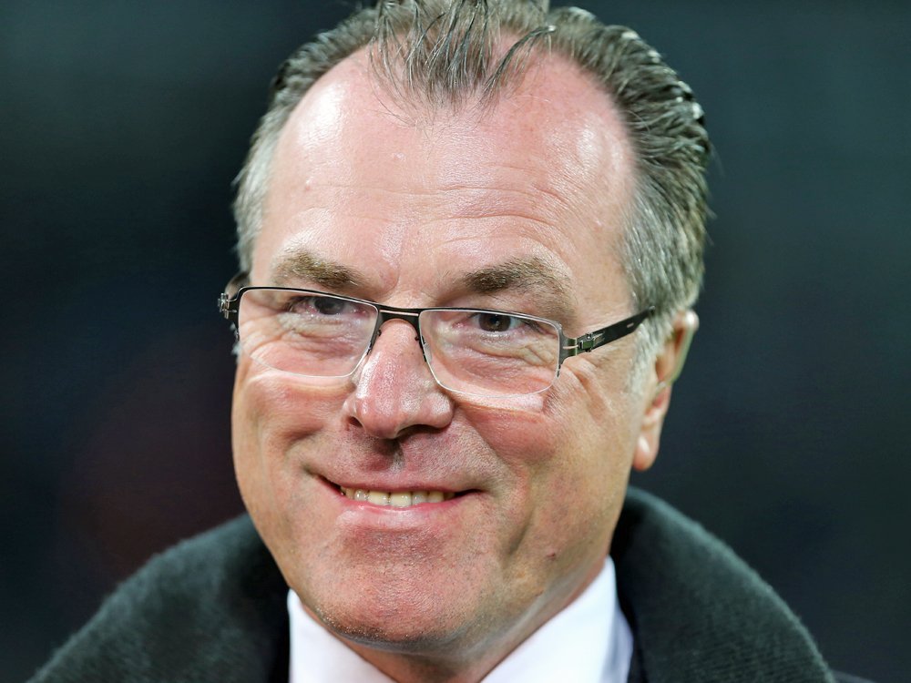 Stärkt seinem Coach den Rücken: Clemens Tönnies Stärkt seinem Coach den Rücken: Clemens Tönnies