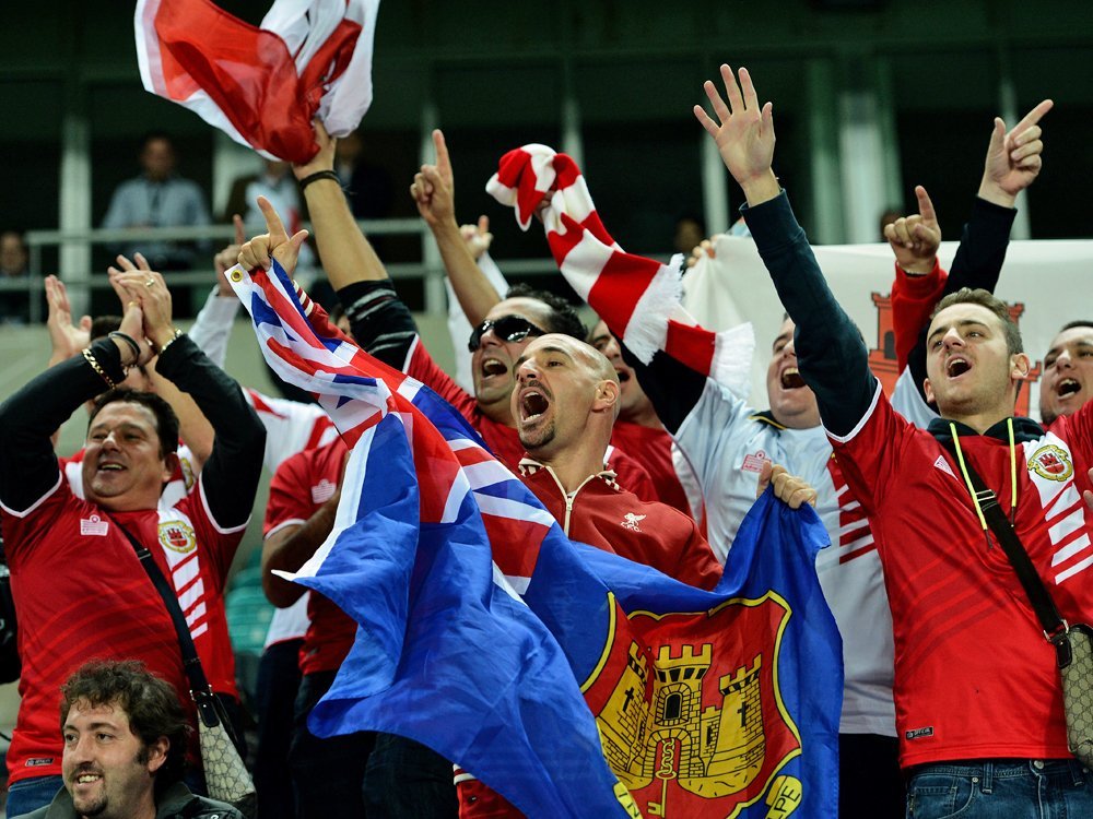 Gibraltar-Fans feiern den Auftritt ihres Teams