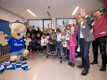 Schalkes Spieler besuchten Kinder in der Uniklinik Essen
