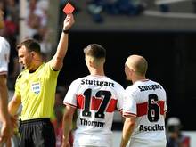 Der Schiedsrichter zeigt Ascacibar die Rote Karte